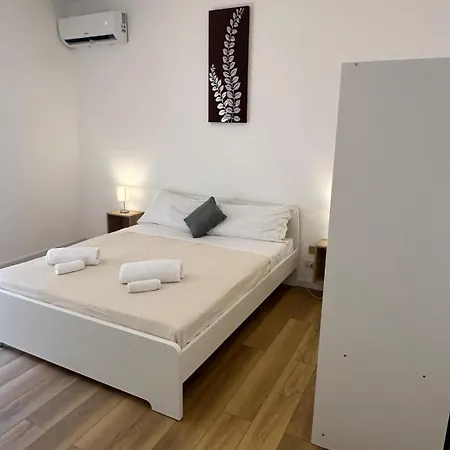We Center With Parking Apartment Taormina